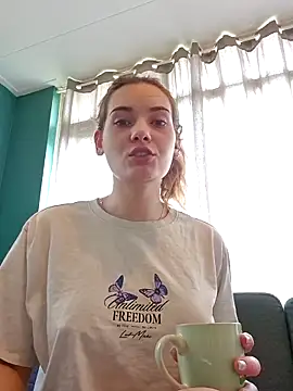 sweetsophie69 online show from April 10, 10:09 am