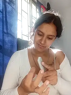 luna E online show from February 25, 8:07 pm