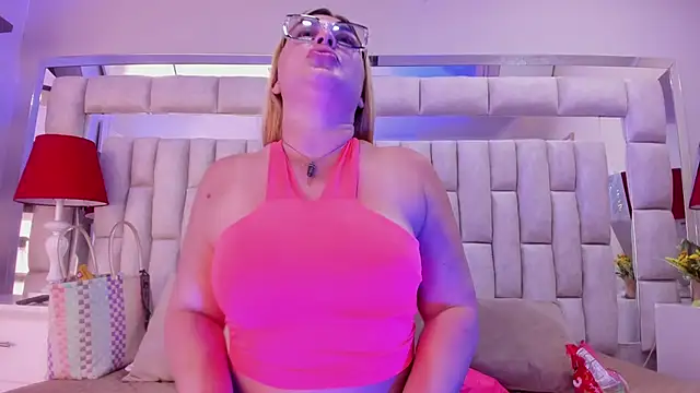 Snapshot of AngellHott_ chatting on February 26, 5:01 pm AngellHott online show from February 26, 5:01 pm