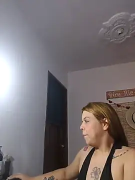 laila d online show from April 10, 3:28 pm