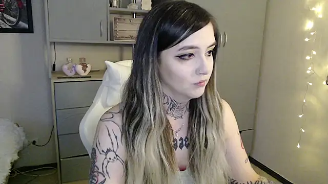 Rin Tozier online show from April 5, 1:14 am