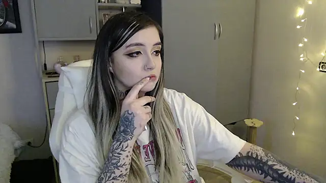 Rin Tozier online show from April 12, 1:32 am