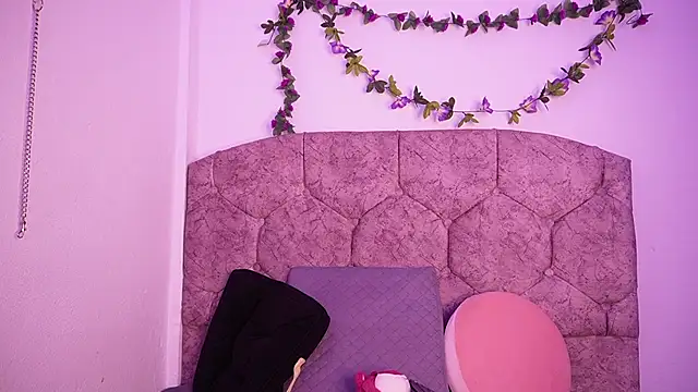 TiffanySander online show from March 12, 1:23 am