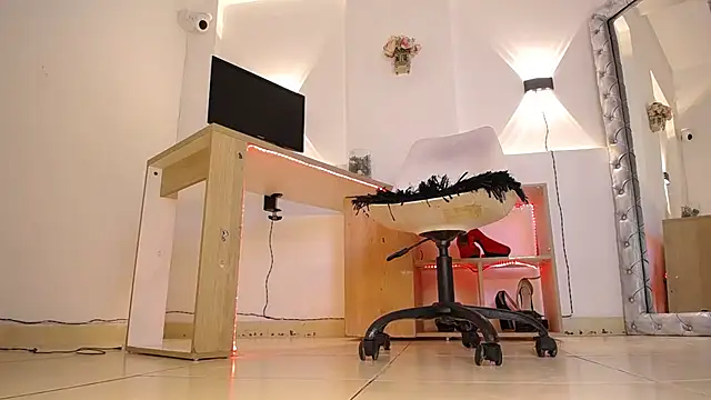 jullian ricci online show from April 2, 10:18 pm