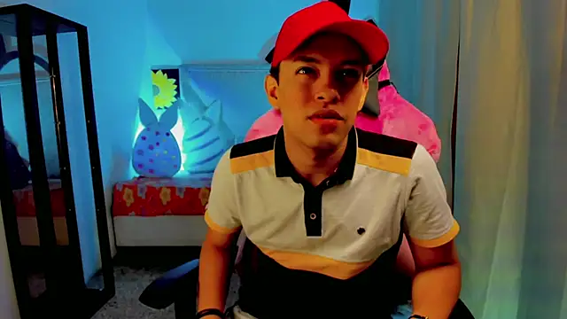 Top and bottom online show from April 6, 8:43 pm