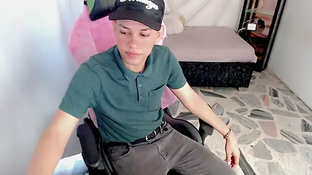 Top and bottom online show from May 4, 8:49 pm