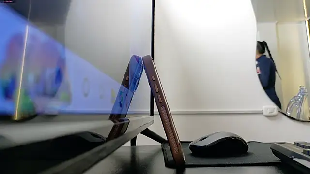  ArianaToroo online show from April 8, 2:06 pm