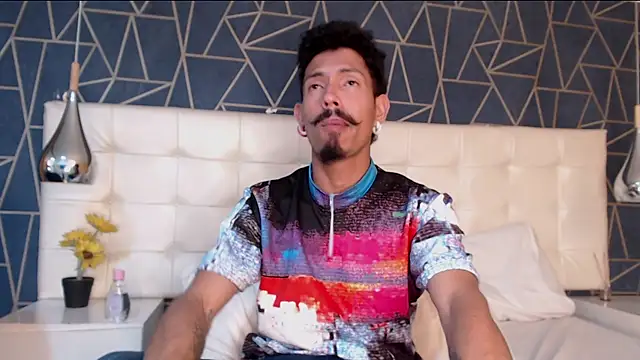 NoaahTylor online show from February 18, 12:50 am