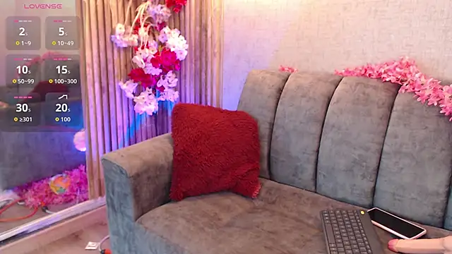 Snapshot of Siena_fox chatting on February 28, 11:33 am Siena fox online show from February 28, 11:33 am