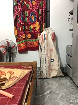 Snapshot of newbaby1 chatting on February 23, 1:08 pm newbaby1 online show from February 23, 1:08 pm