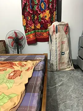 Snapshot of newbaby1 chatting on February 25, 12:09 am newbaby1 online show from February 25, 12:09 am