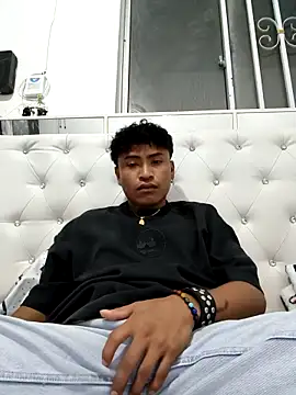 Snapshot of Emadridr chatting on March 2, 6:25 am Emadridr online show from March 2, 6:25 am