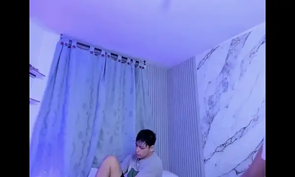 Snapshot of RaiderandRoxie1 chatting on February 26, 11:04 pm RaiderandRoxie1 online show from February 26, 11:04 pm