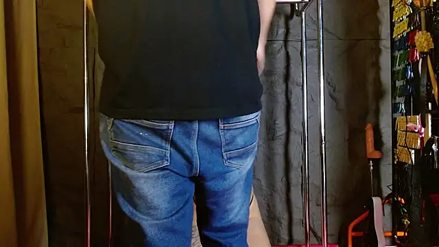 Snapshot of Master_kratos_and_Megan chatting on February 24, 4:05 pm Master kratos and Megan online show from February 24, 4:05 pm