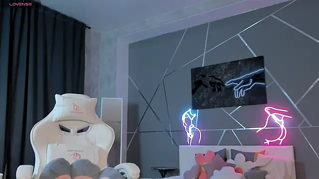 naomi reiss online show from April 2, 1:25 am