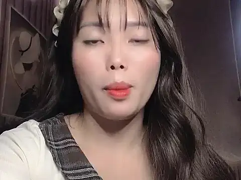 Snapshot of Girl-crazy1 chatting on February 26, 8:46 am Girl-crazy1 online show from February 26, 8:46 am