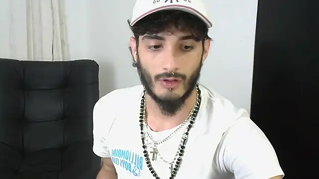 Snapshot of LovexJuxn8 chatting on February 13, 7:43 pm LovexJuxn8 online show from February 13, 7:43 pm