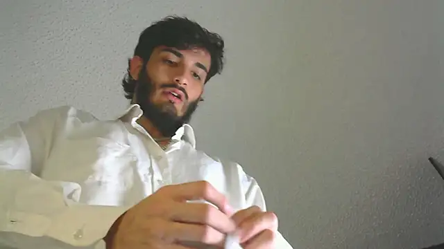 Snapshot of LovexJuxn8 chatting on February 15, 6:59 pm LovexJuxn8 online show from February 15, 6:59 pm