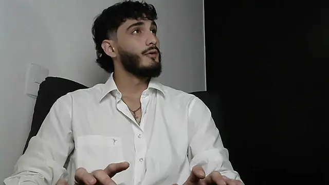 Snapshot of LovexJuxn8 chatting on February 23, 7:11 pm LovexJuxn8 online show from February 23, 7:11 pm