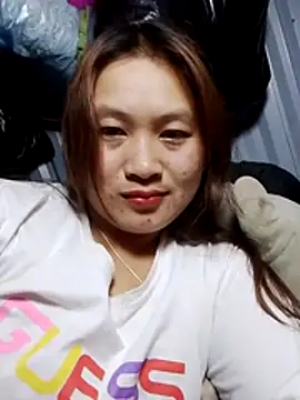 Snapshot of bany-lee chatting on February 26, 1:21 pm bany-lee online show from February 26, 1:21 pm