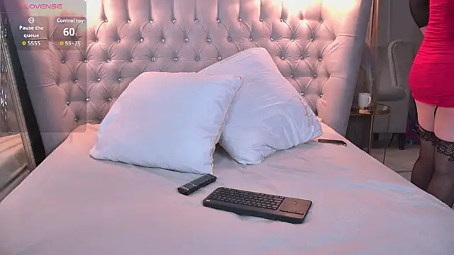 Snapshot of RubyReeves chatting on March 1, 6:37 am RubyReeves online show from March 1, 6:37 am