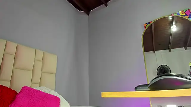 Snapshot of Zaphiro__Sky chatting on February 16, 8:43 am Zaphiro Sky online show from February 16, 8:43 am