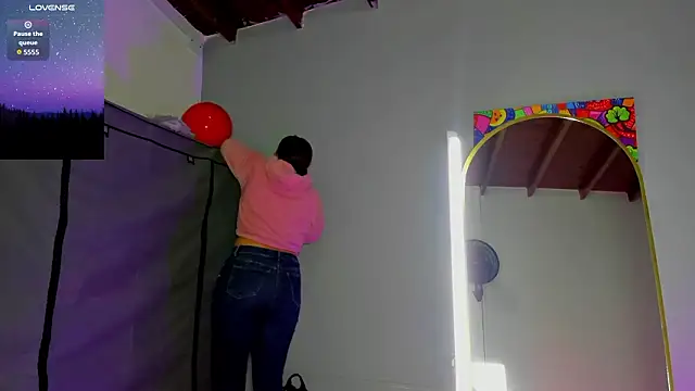 Snapshot of Zaphiro__Sky chatting on February 17, 8:33 am Zaphiro Sky online show from February 17, 8:33 am