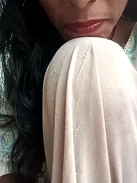 Snapshot of Desi_Couple_P chatting on May 7, 12:49 am Desi Couple P online show from May 7, 12:49 am