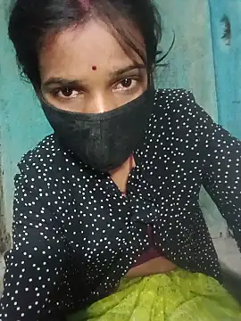 Snapshot of Desi_Couple_P chatting on May 19, 3:18 pm Desi Couple P online show from May 19, 3:18 pm