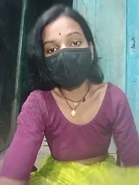 Snapshot of Desi_Couple_P chatting on May 27, 3:42 pm Desi Couple P online show from May 27, 3:42 pm