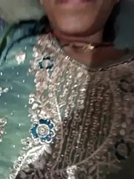 Snapshot of Desi_Couple_P chatting on June 4, 11:33 pm Desi Couple P online show from June 4, 11:33 pm