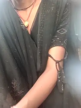 Snapshot of Desi_Couple_P chatting on June 10, 12:22 am Desi Couple P online show from June 10, 12:22 am