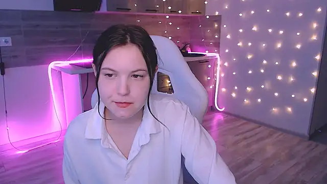 lily milleerr online show from February 13, 1:29 pm