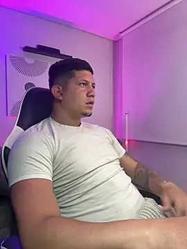  robertobaggioo online show from April 12, 12:10 pm