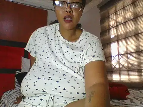 Snapshot of ShantelBootyBoobs chatting on February 23, 10:23 am ShantelBootyBoobs online show from February 23, 10:23 am