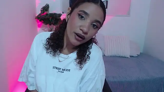 Snapshot of Alice_Grinnerk chatting on March 1, 1:57 pm Alice Grinnerk online show from March 1, 1:57 pm