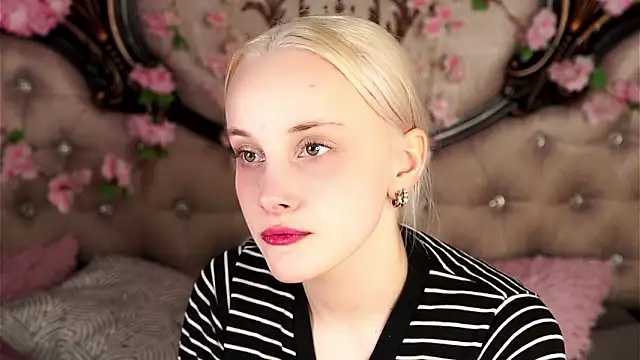 KirstinMcgeady online show from March 18, 11:35 am