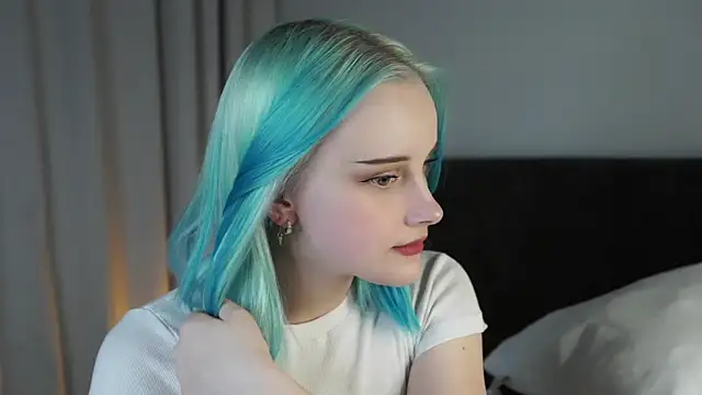 KirstinMcgeady online show from May 23, 1:04 pm