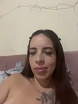 Snapshot of Larinhap chatting on June 6, 1:32 am Larinhap online show from June 6, 1:32 am