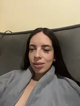 Snapshot of Larinhap chatting on July 1, 9:33 am Larinhap online show from July 1, 9:33 am