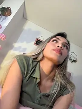 Snapshot of soffia_7 chatting on March 3, 12:17 am soffia 7 online show from March 3, 12:17 am