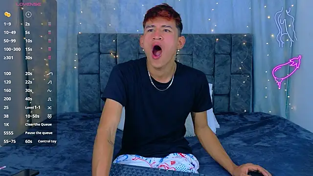 NicolasTorrez online show from April 7, 9:37 pm