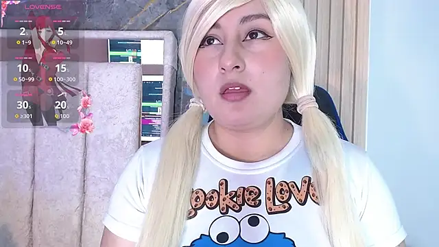 Snapshot of Hazumi_Tsu chatting on May 16, 8:18 pm Hazumi Tsu online show from May 16, 8:18 pm