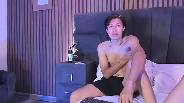 Snapshot of MarcoAndAllice chatting on February 23, 7:50 am MarcoAndAllice online show from February 23, 7:50 am