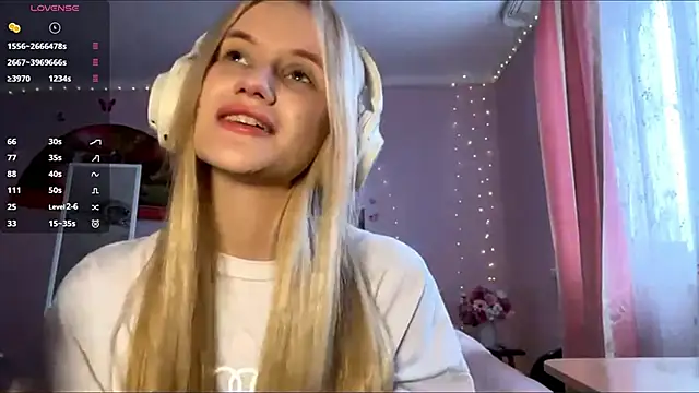 Snapshot of MelissaZaria chatting on February 15, 7:27 am MelissaZaria online show from February 15, 7:27 am