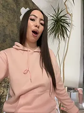 I amSis online show from April 6, 1:56 pm