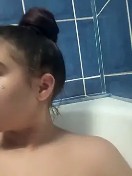 Snapshot of Vivike234 chatting on February 16, 10:28 pm Vivike234 online show from February 16, 10:28 pm