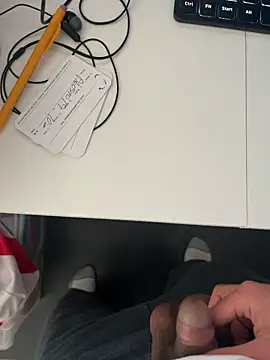 awesomemilkss online show from April 16, 9:39 pm