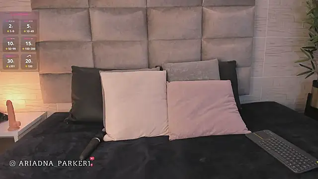 ariana  parker online show from April 11, 4:06 am