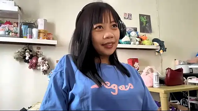 Snapshot of GloryKulikowski chatting on February 25, 1:37 am GloryKulikowski online show from February 25, 1:37 am